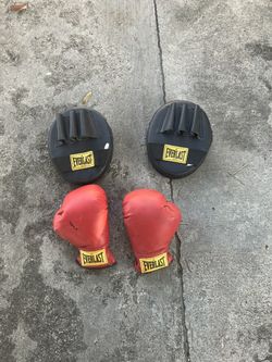 Everlast Laceless Boxing Gloves & Punch Mitts - Red - Family Training Set