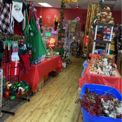 The Coolest Christmas Store In LA!!! Tons Of Vintage!! Van Nuys
