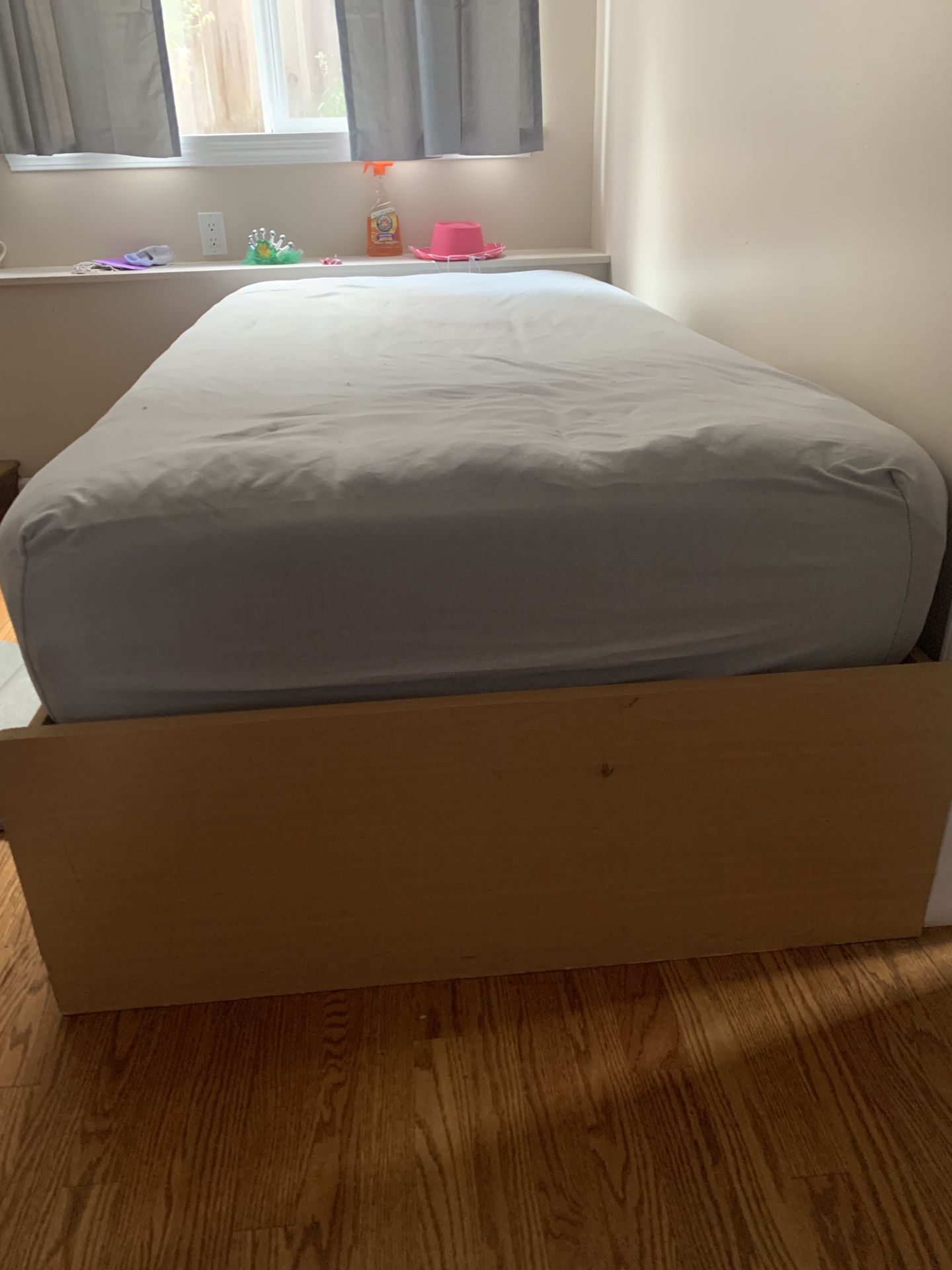 Twin mattress & bed frame
