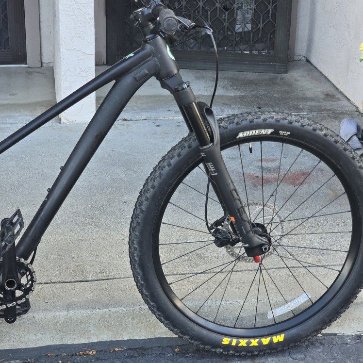 2023 GIANT STP 26 INCH 10 SPEED MOUNTAIN JUMPER