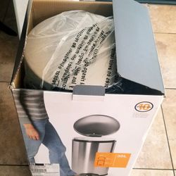 Simplehuman 30L Step Trash can