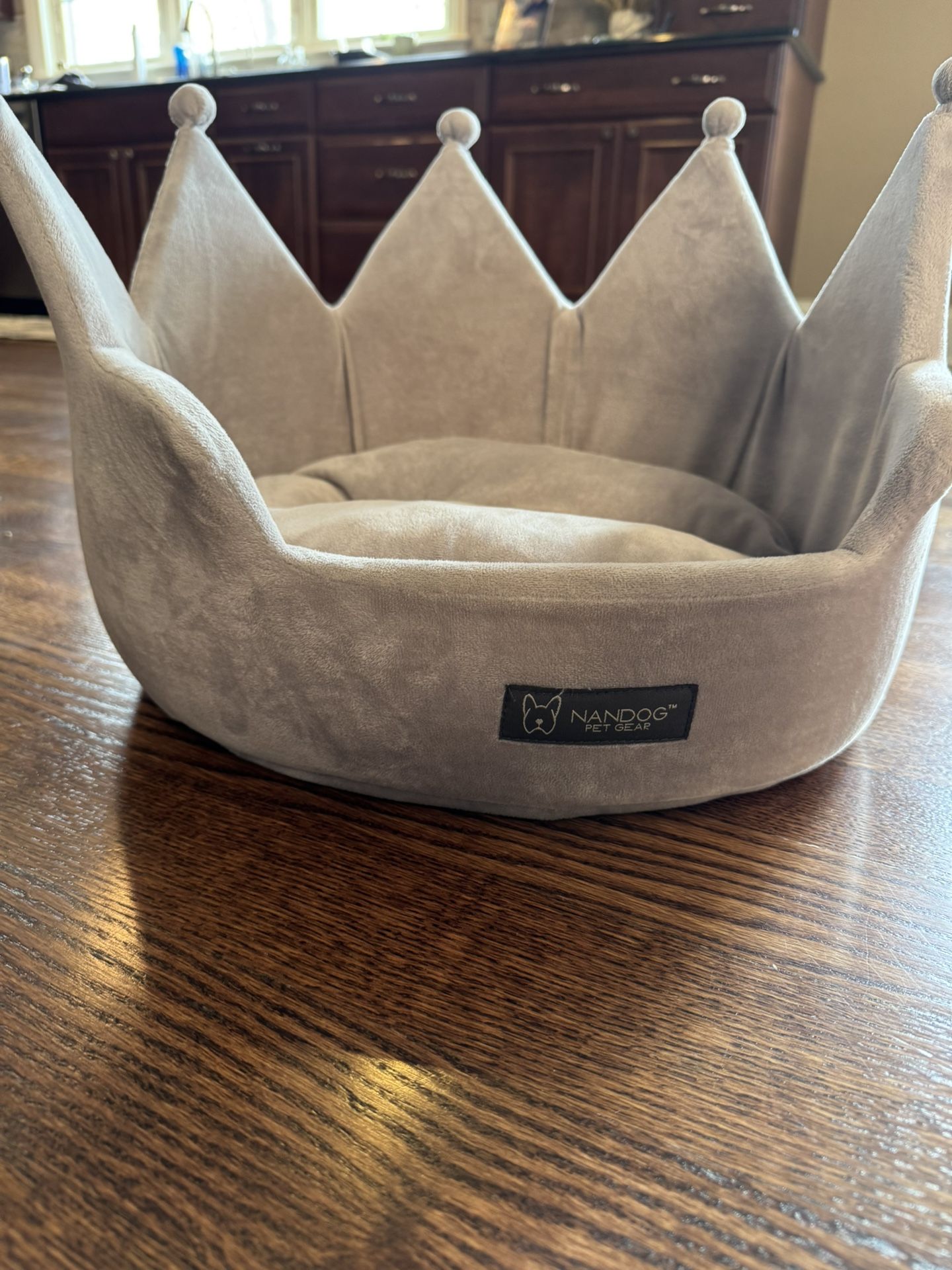 Nando Crown Dog /cat Bed