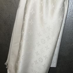 Authentic Louis Vuitton scarf 94% wool, 6% silk for Sale in Hollywood, FL -  OfferUp