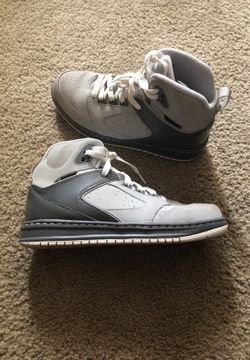 Air Jordan boys size 5 they fit like a 7 1/2 for girls