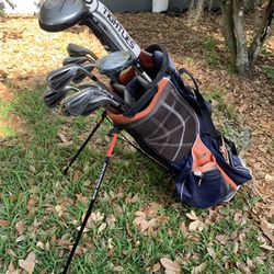 Men’s Nike slingshot irons golf club set. Right handed and golf bag