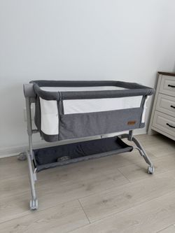 Baby adjustable bassinet bedside sleeper