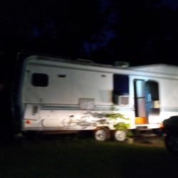 Fifth Wheel Camper All It Needs Is A Plug Everything Works On It 8000