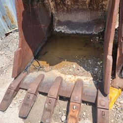 John Deere 350 Excavator Bucket