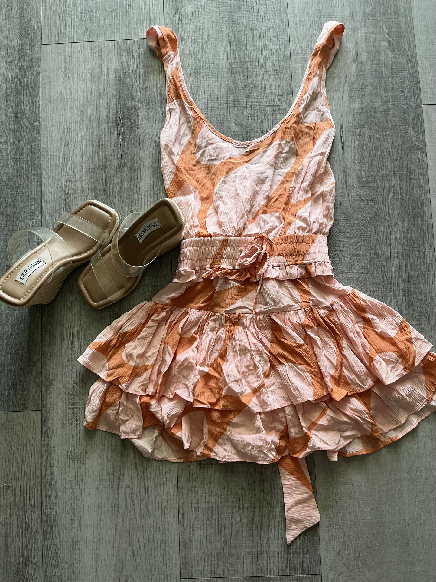NWOT Gorgeous Feminine Romper Sz Small