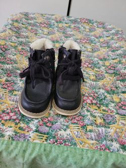 Boys 👦 Boots 👢 Size 6.