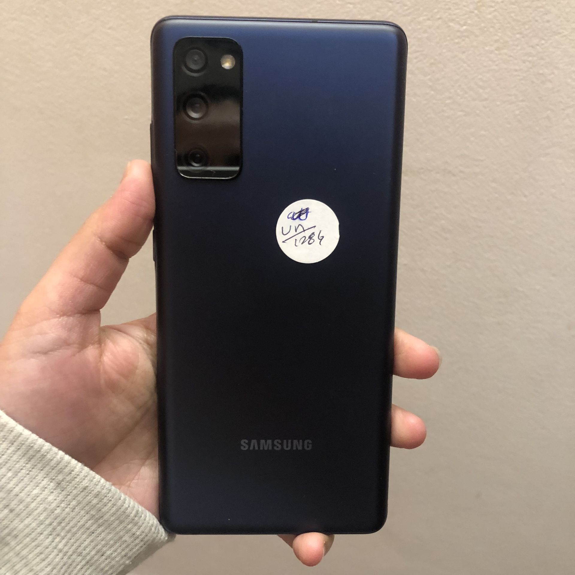 Samsung galaxy s20 Fe5g 128 gb unlocked , sold with store warranty