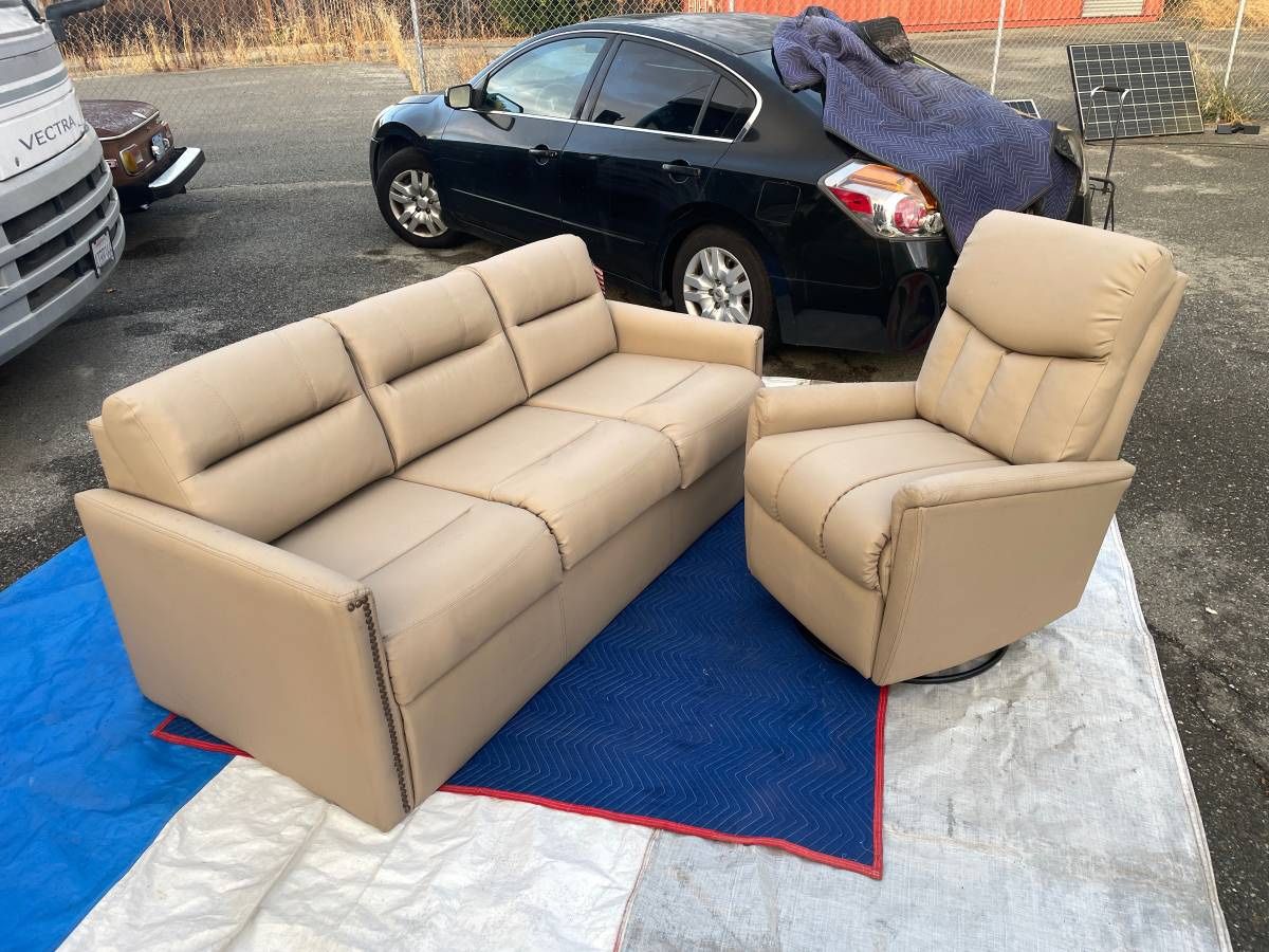 Brand New 2024 Luxury Rv Trailer Recliner And Air Bed Couch