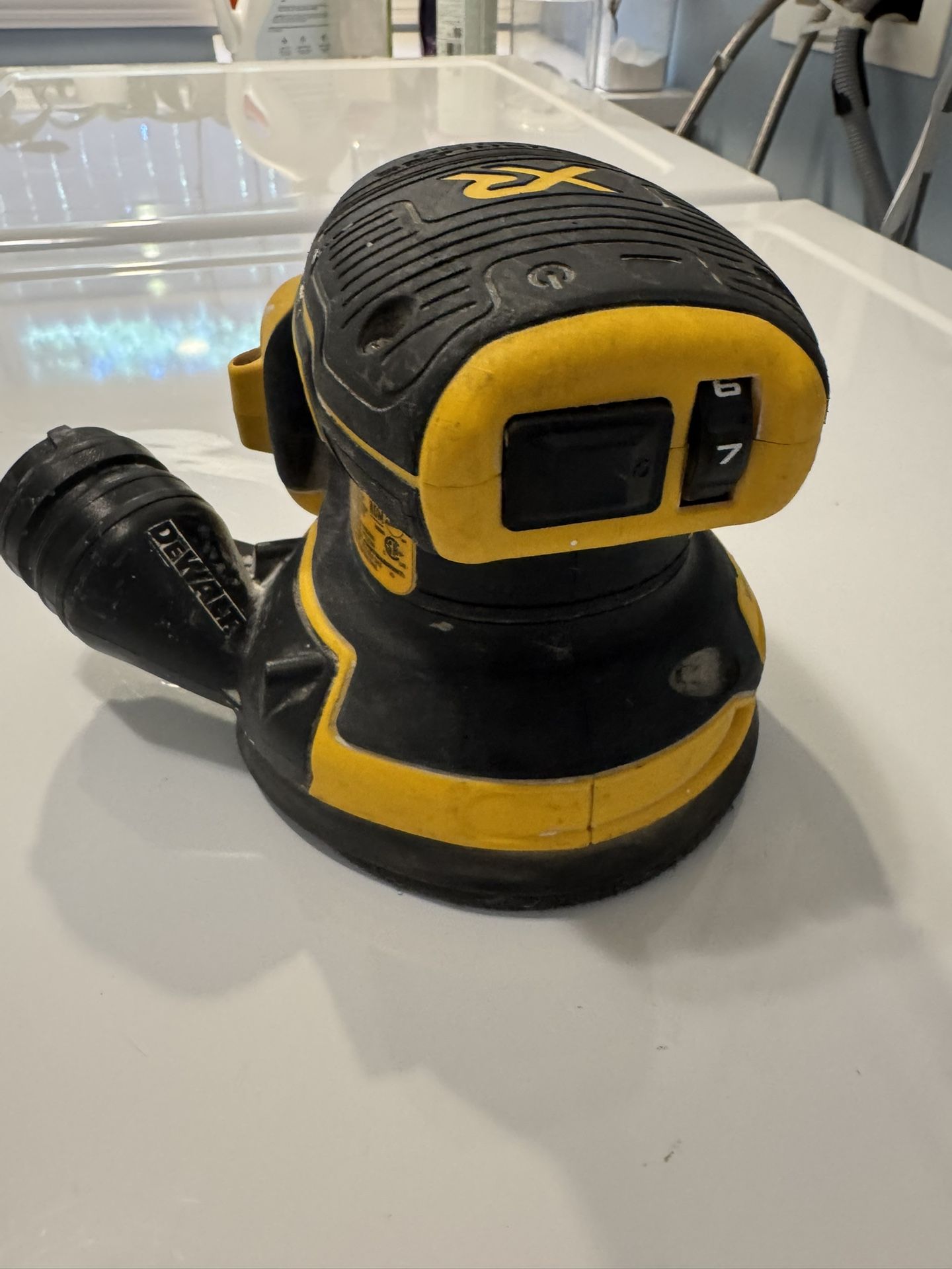 DEWALT 20V MAX XR Orbital Sander Cordless Brushless 5 in. Random(Tool Only)