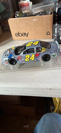 #24 Dupont, Jeff Gordon Plastic Model