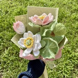 Handmade Crochet Lotus Flower Bouquet – Pink & White Lotus with Green Leaves