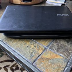 Laptop 2012 Samsung NP365e5c-s05us 