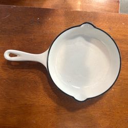 Le creuset pan cast-iron skillet