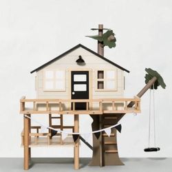 Hearth & Hand Wooden Treehouse