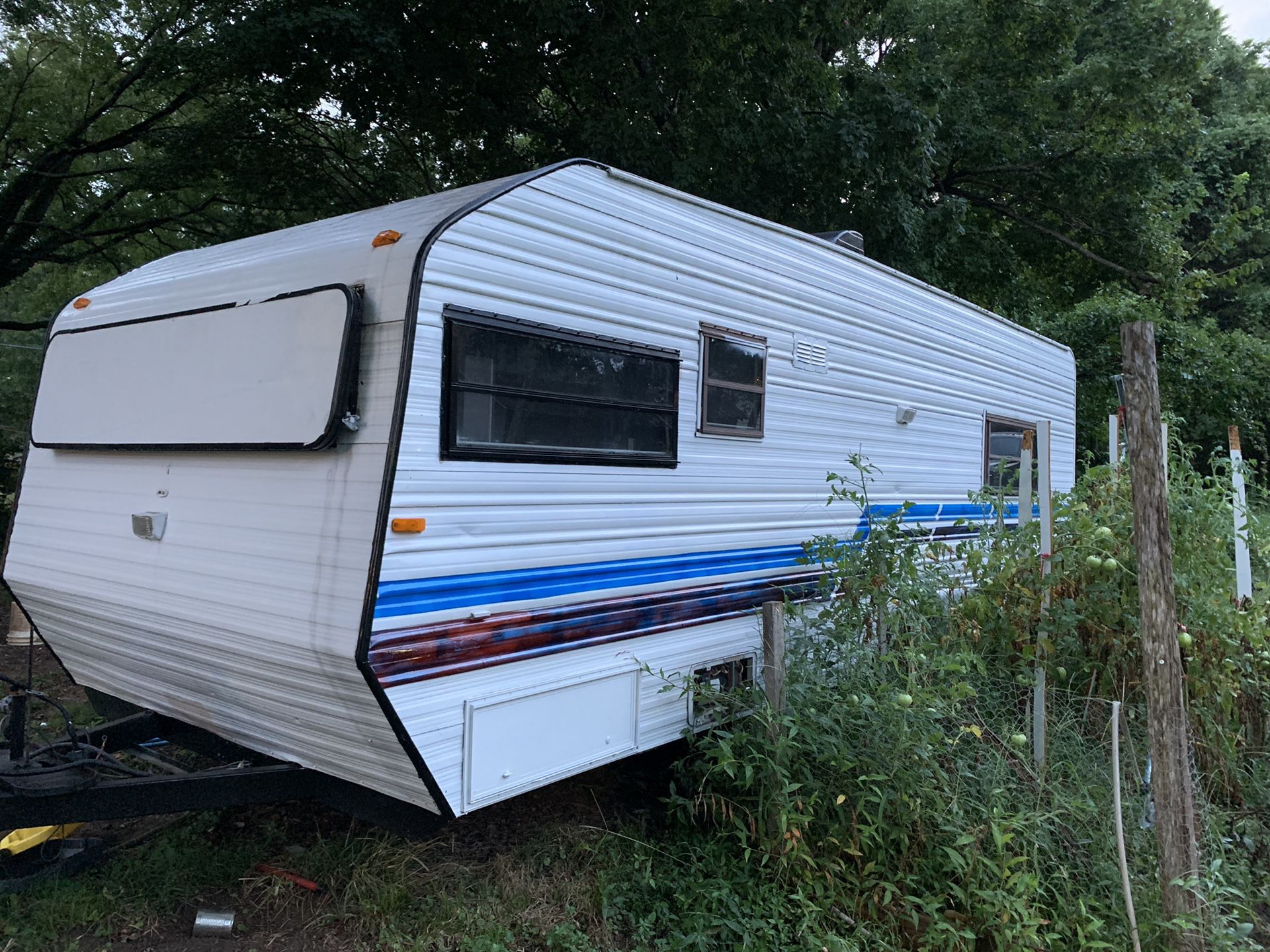 Camper in very good condition for Sale is changed by a large truck