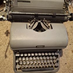 Vintage 1940-50s Royal Grey Manual Typewriter. $100 OBO