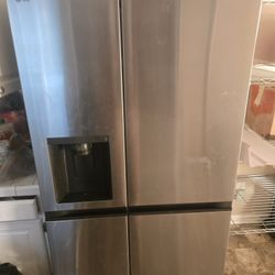 Like New LG Refrigerator 