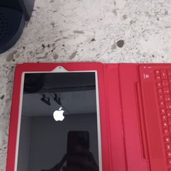 I Pad w Bluetooth Keyboard Case