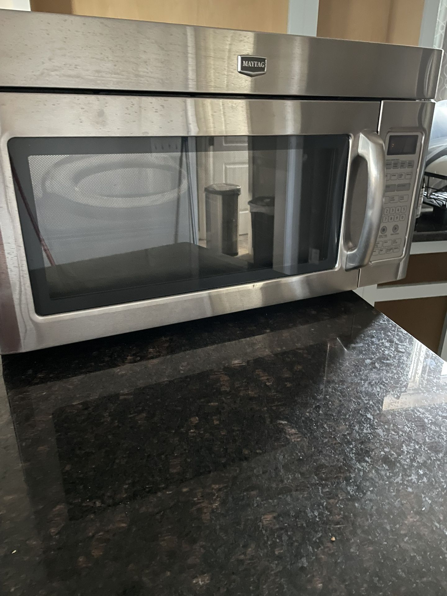 Maytag 2-cu ft 1000-Watt Microwave