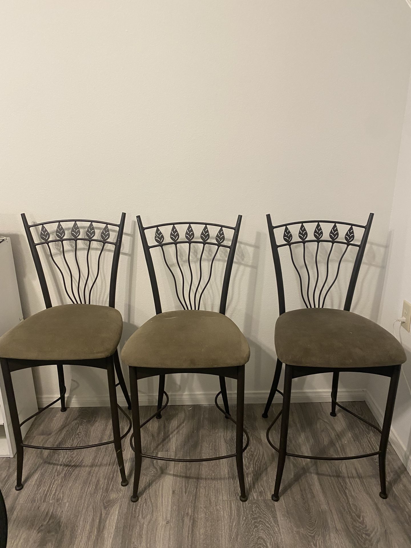 (3) 24โ Amisco High End Bar Stools