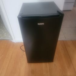 
Galanz Mini Fridge, Black Estar