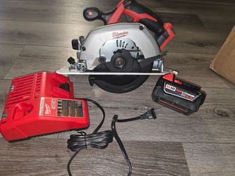 Milwaukee 18V circular saw battery and charger