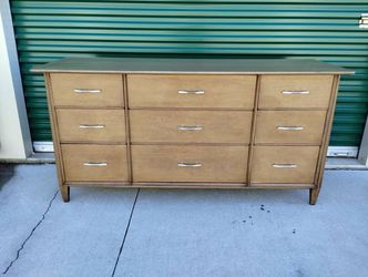 RARE* 1950's Kent-Coffey "The Holmes" Collection MCM Dresser