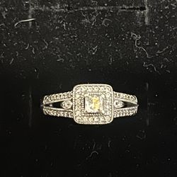 Women’s Diamond Engagement Ring