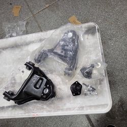 97-04 Chevy S10/Chevy Blazer 4x4 upper control arms & lower ball joints