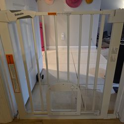 Babelio Baby Gate With Cat Door (installed and never used)
