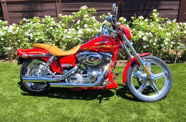 2001 Harley-Davidson CVO FXDWG2 "Switchblade" Dyna Wide Glide – 8,900 Miles, 100% Factory Custom