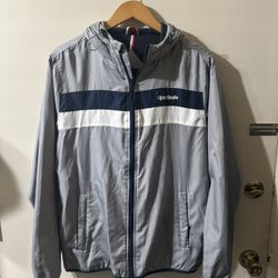 MENS REEBOK HOODIE JACKET - SIZE MEDIUM (FITS MORE LIKE A LARGE)