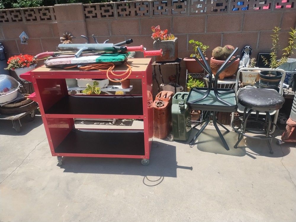Muchos Artículos de Venta Today 7am 3pm  41195 Torrey Pine Ct Hemet CA
