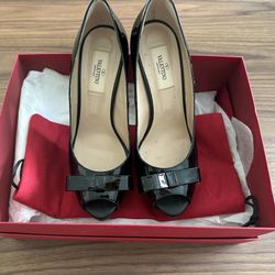 Valentino Pumps Heels Black - Designer