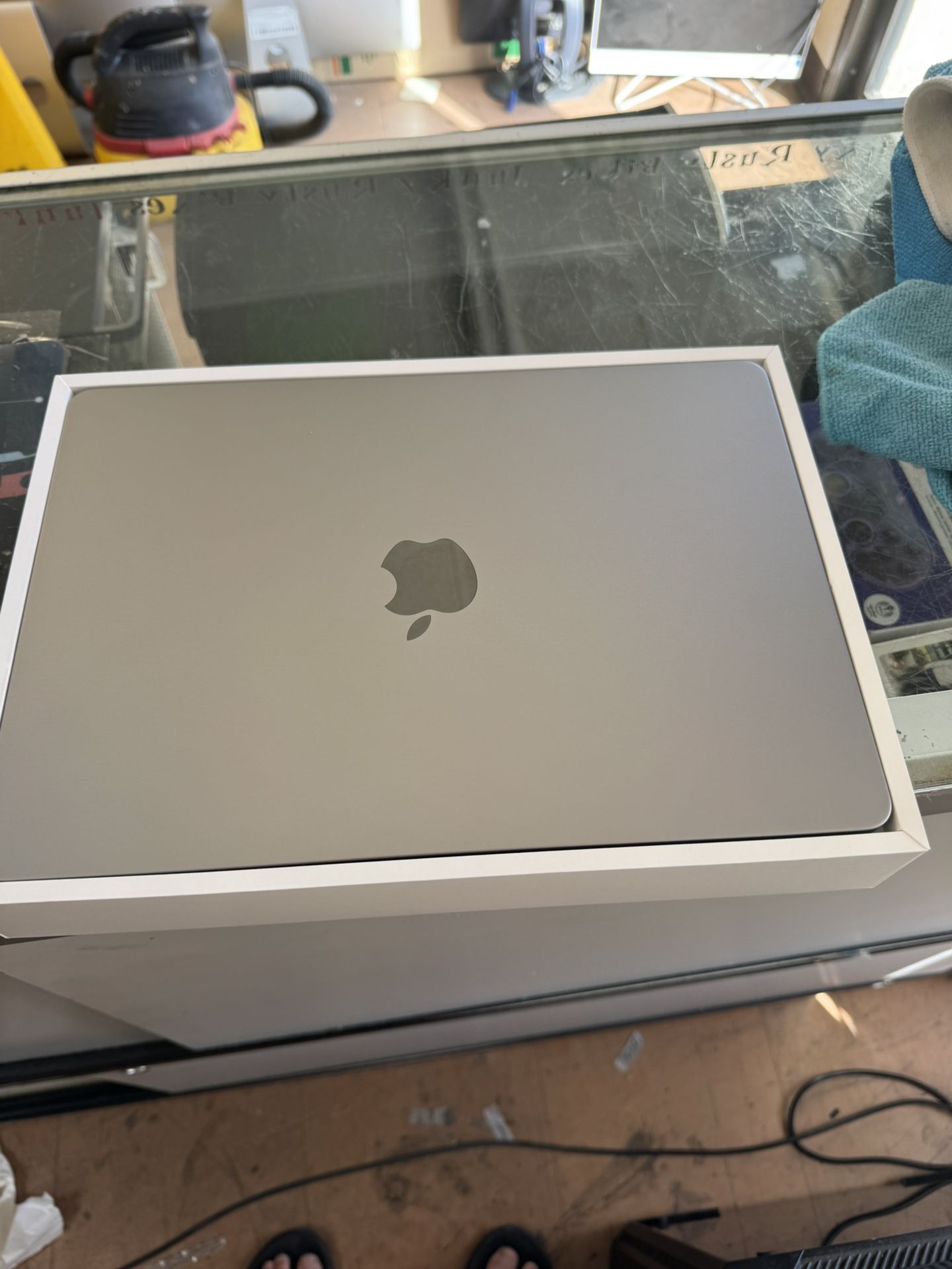 pple MacBook Air 13.6” M3 2024 – 16GB RAM – 512GB SSD – 100 