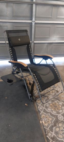 Zero Gravity Lounge Chair, Folding Recliner with tray; Pre-owned.