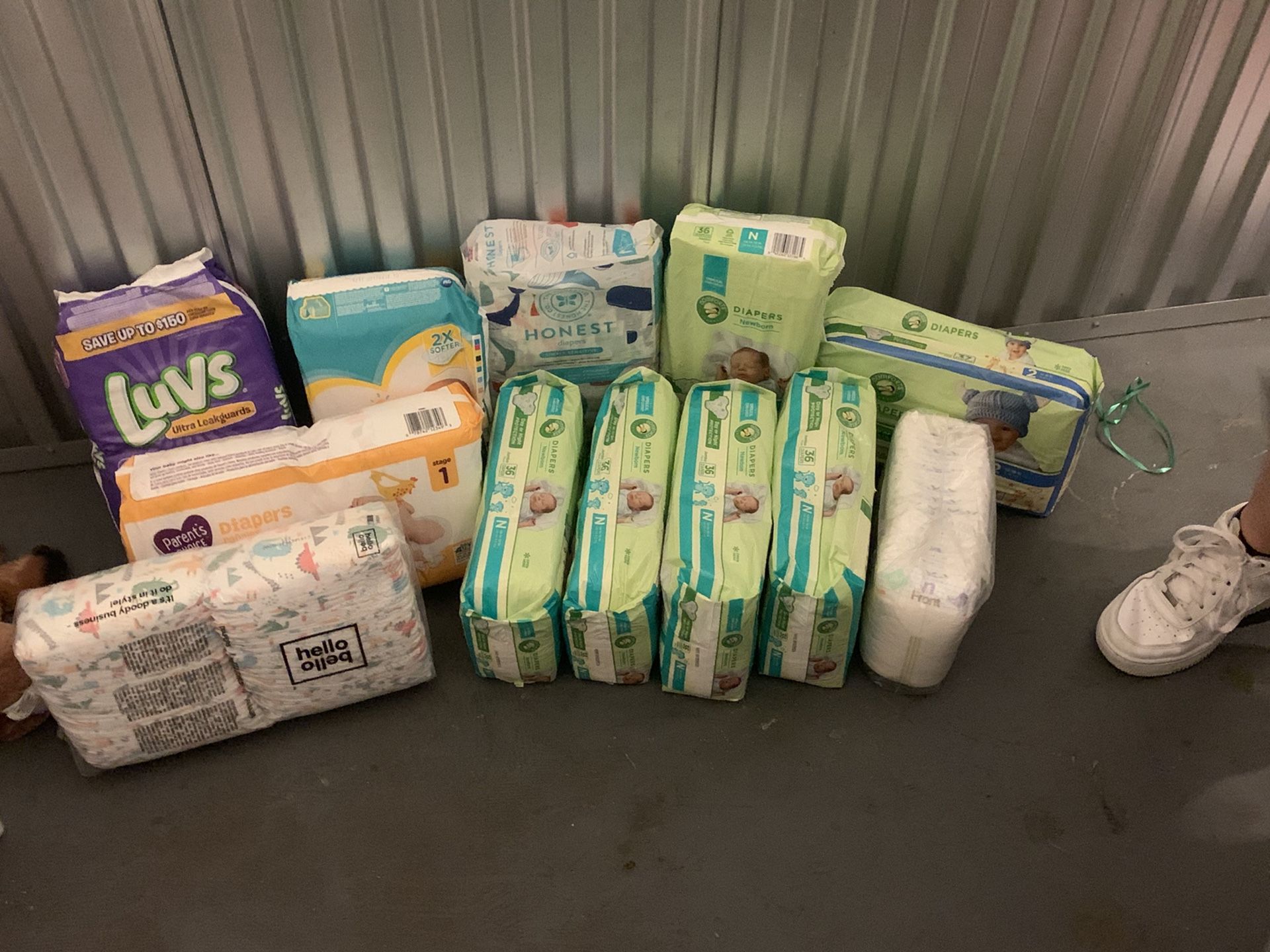 Diapers newborn size 1 and 2