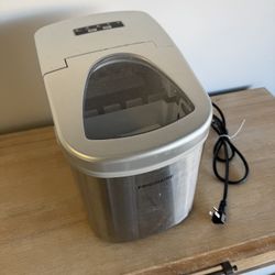 Frigidaire Countertop Ice Maker – Stainless Steel