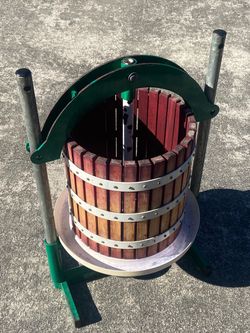 Grape / fruit wine press