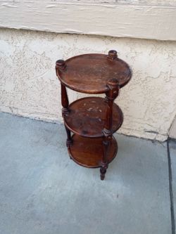 SMALL PLANT TABLE