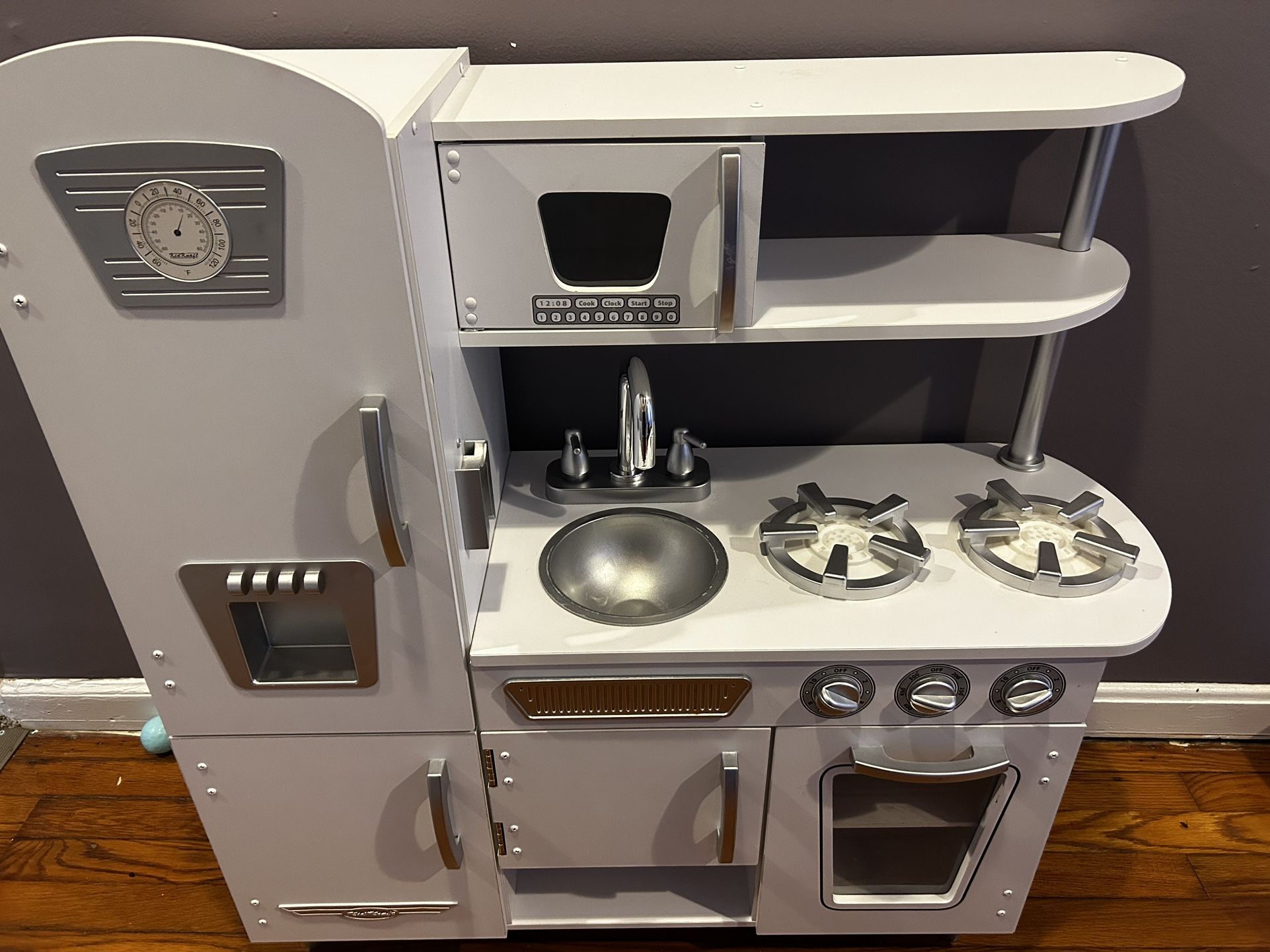 KidKraft Vintage Wooden Play Kitchen with Pretend Ice Maker White