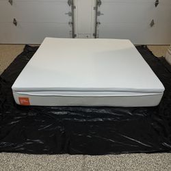 Boring Hybrid Mattress (10") – King Size, Like New