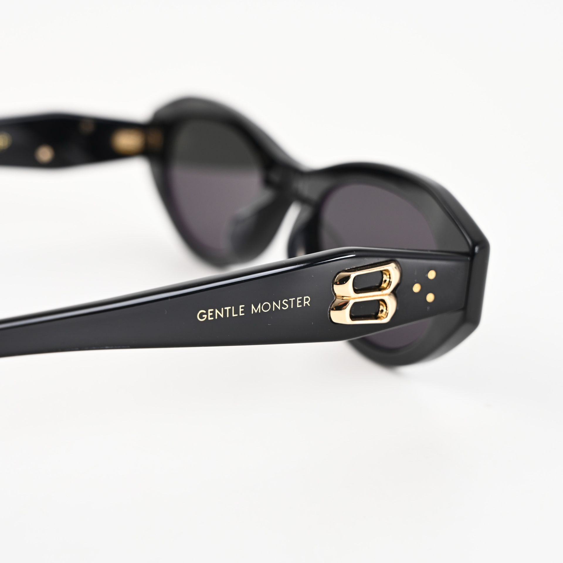 VAMP-01 Sunglasses | LEISURE CENTER gentle monter vamp
