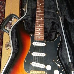 Stratocaster Deluxe Series, Nice & All Original, Noiseless Pickups, Golden Hardware + Fender Hard Case; Best $ Or Trade a Telecaster +$ To U