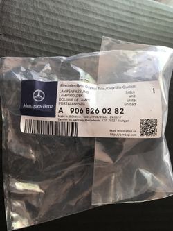 MERCEDES OEM Headlight Head Light Lamp-Parking Light Bulb Socket A9068260282