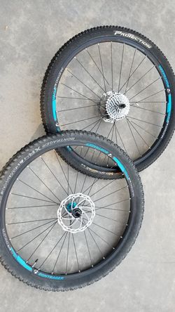 Bontrager Mustang Elite TLR 29